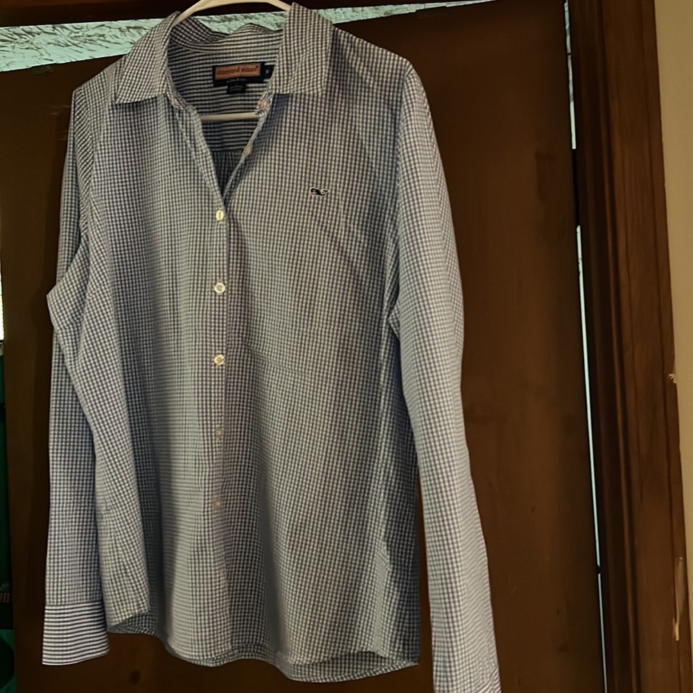Vineyard Vines Button Downs - image 2